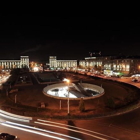 Квартира Около Станции Метро С Балконами Erévan Extérieur photo