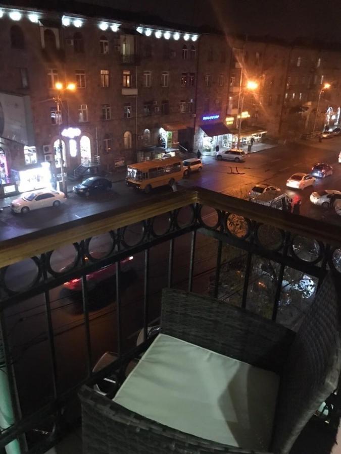 Квартира Около Станции Метро С Балконами Erévan Extérieur photo